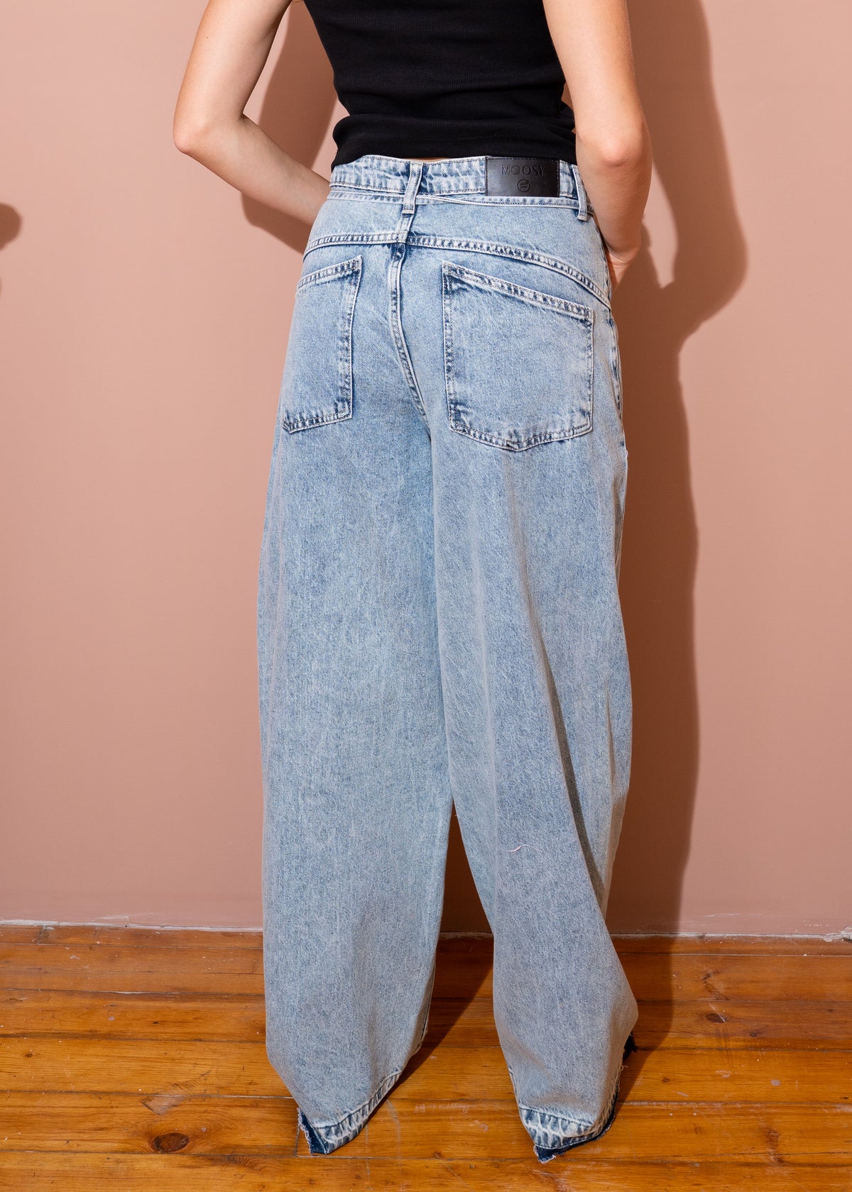 High rise wide fit jeans