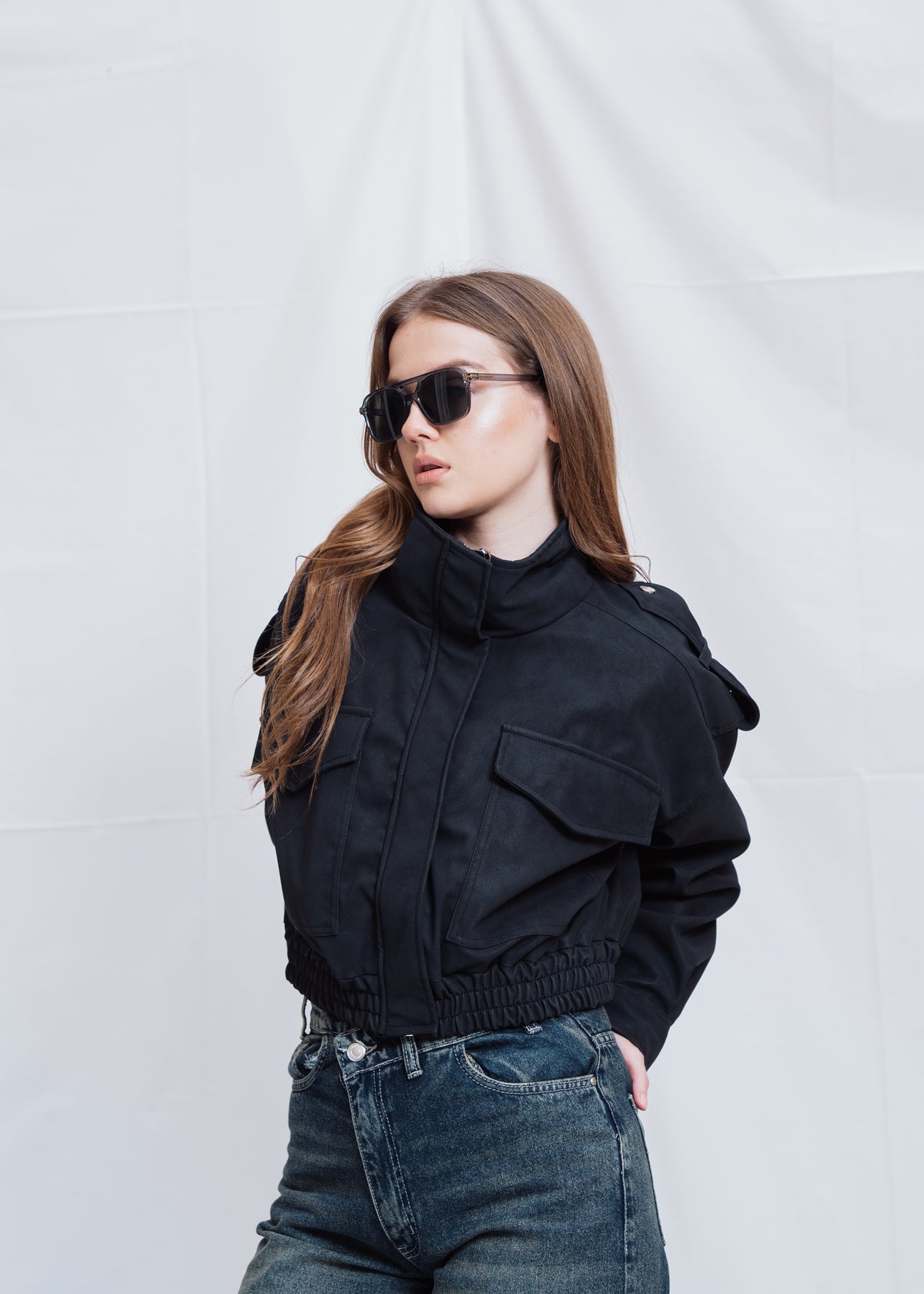 Cropped Jacket With Front Pocket - Black