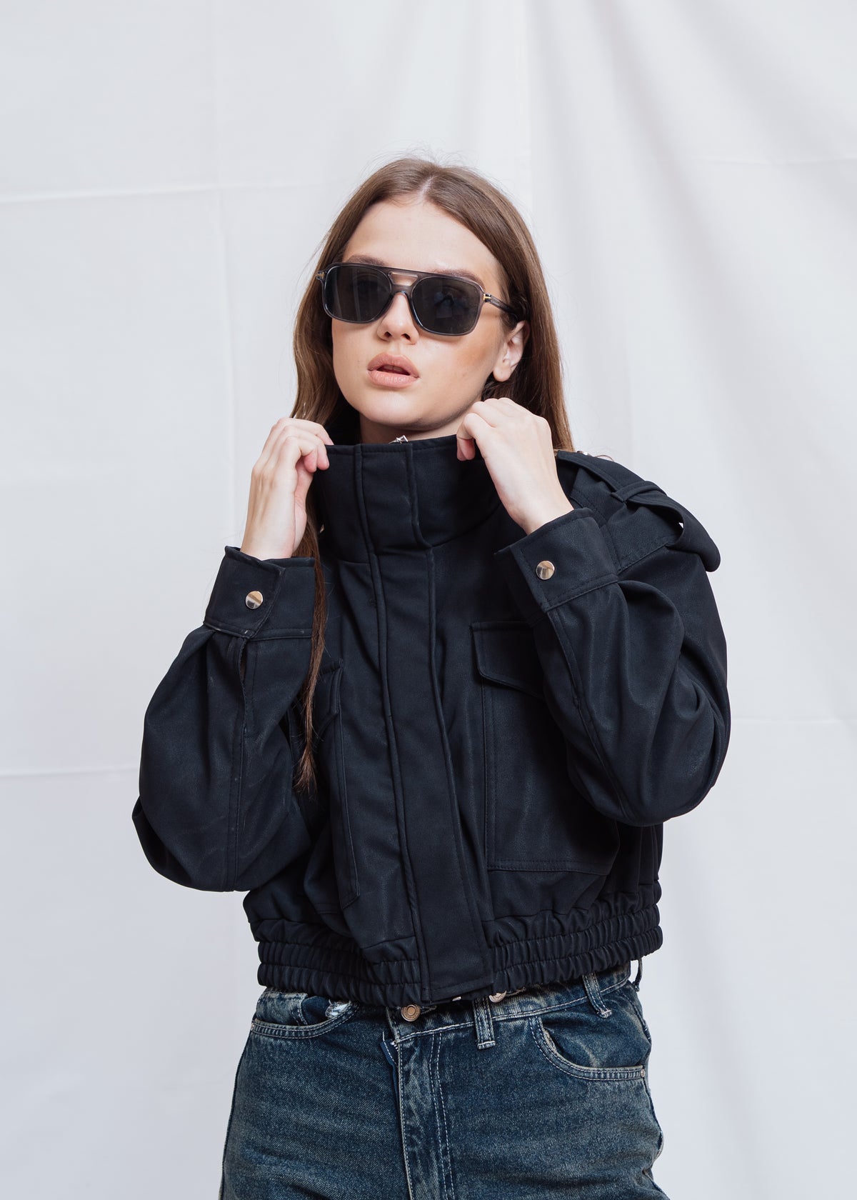 Cropped Jacket With Front Pocket - Black