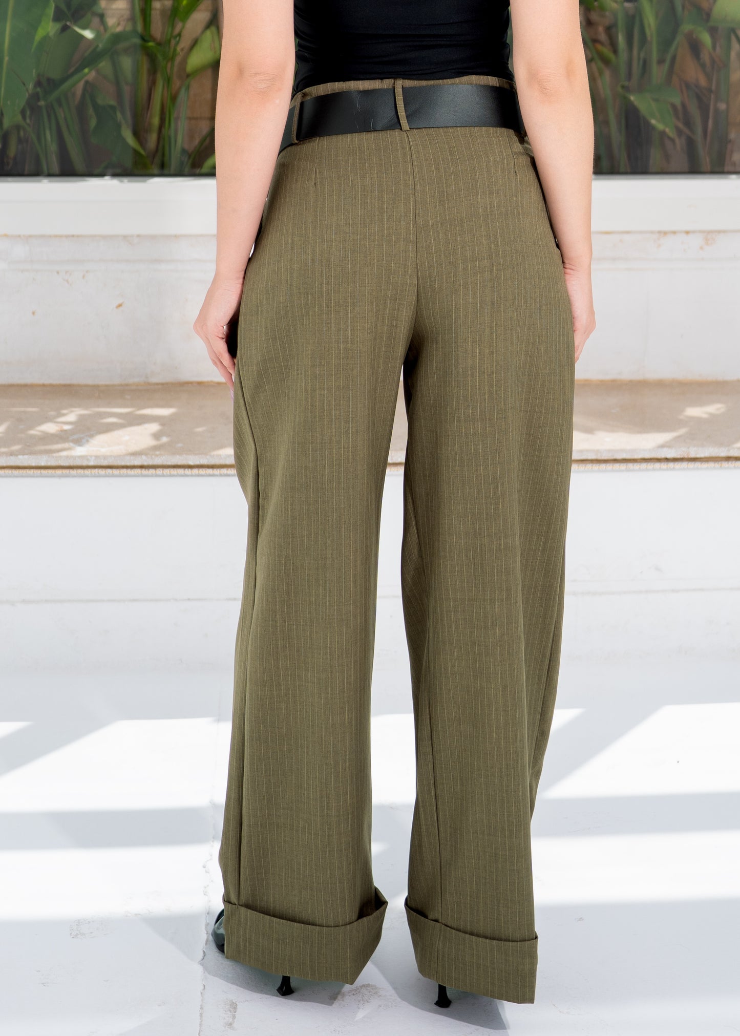 Wide-Leg Tailored Pants (Belt Included )
