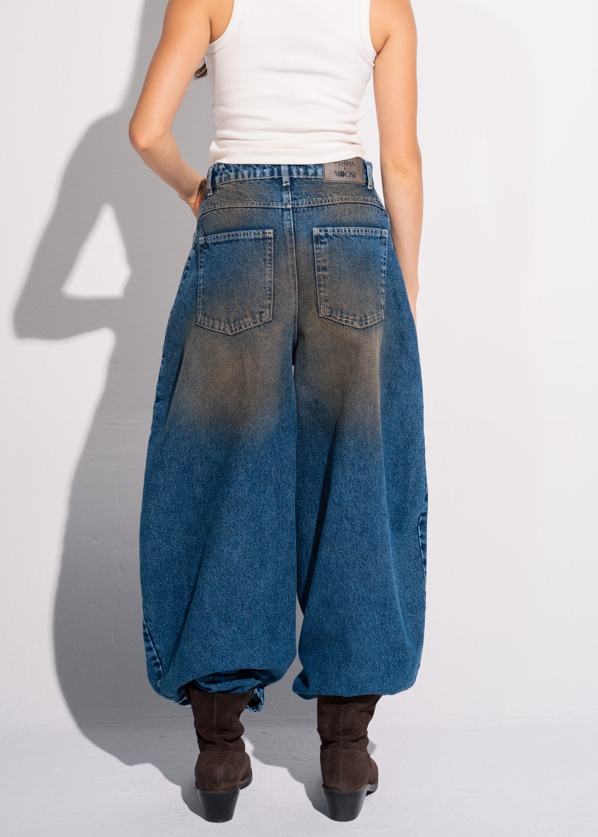 Barrel Jeans With 3 Stripes Detailing