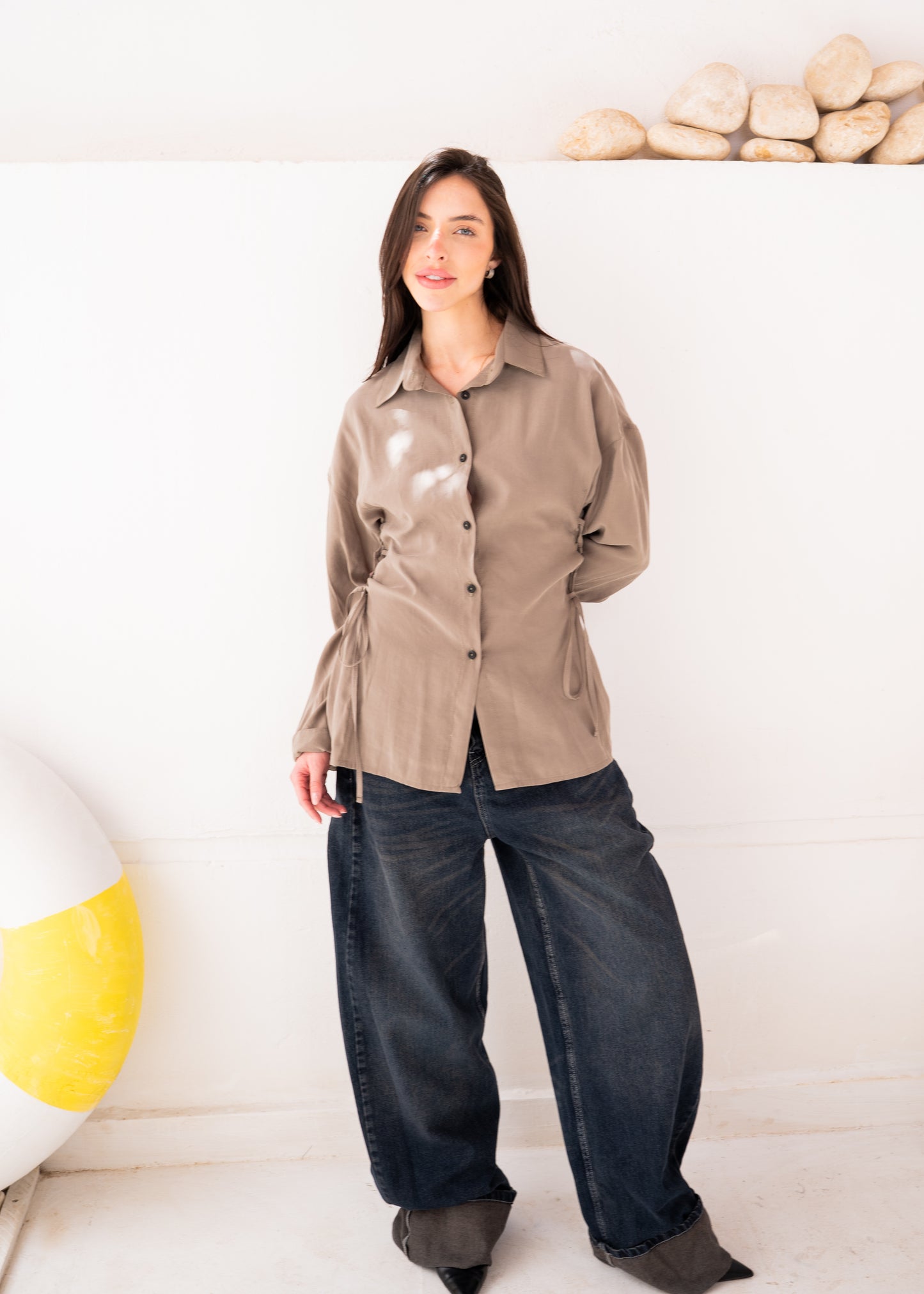 fitted shirt with side belt