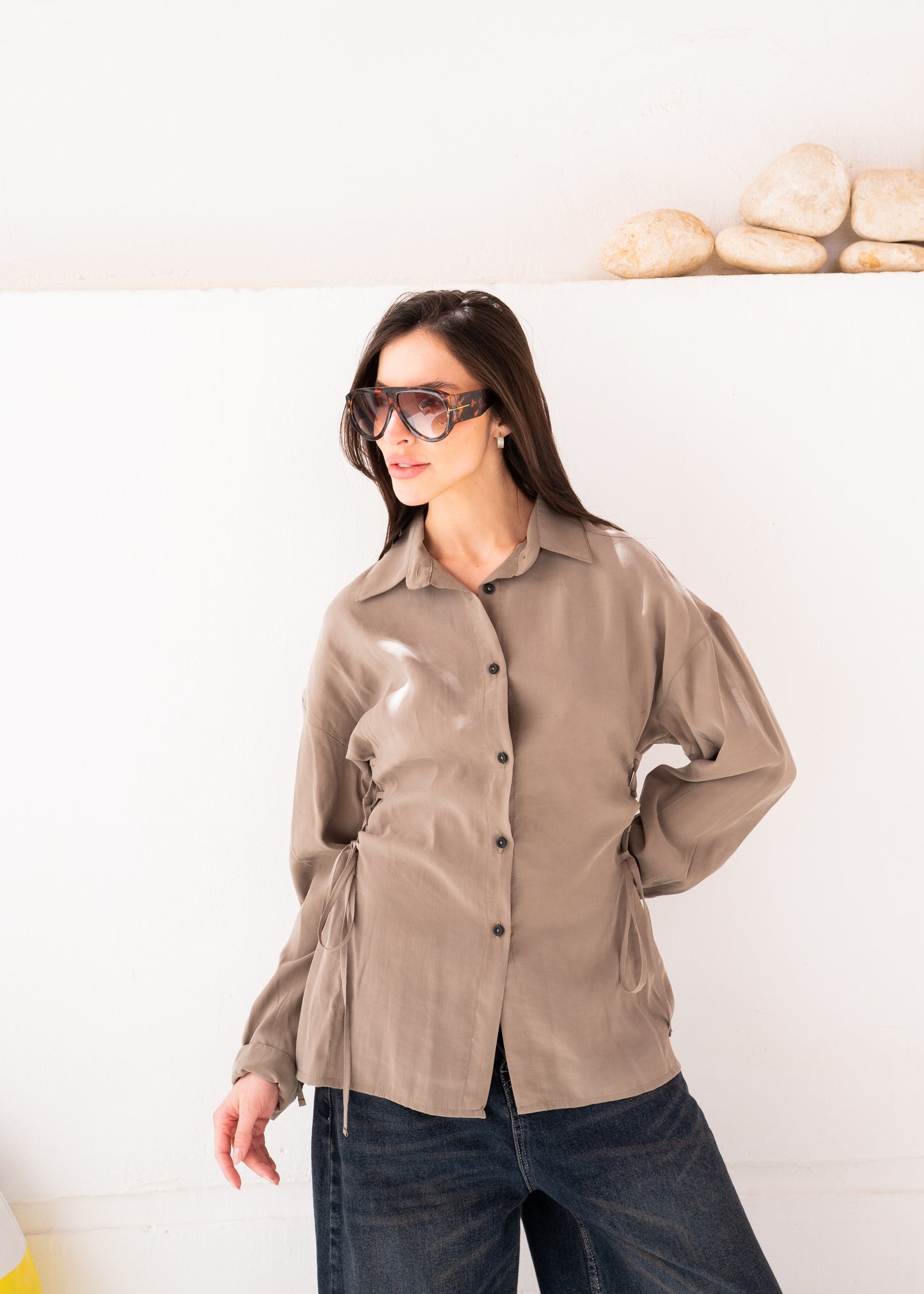 fitted shirt with side belt