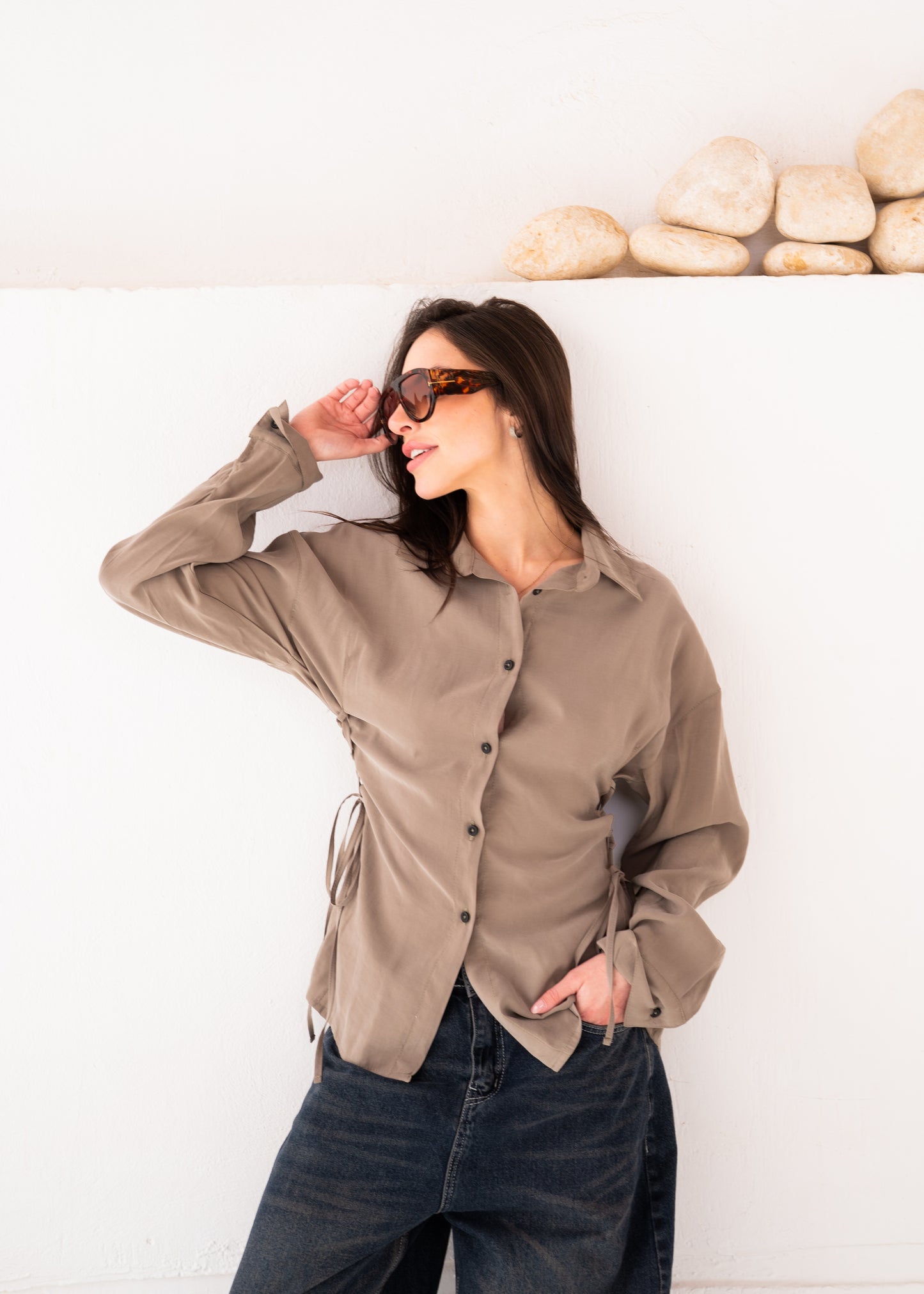 fitted shirt with side belt