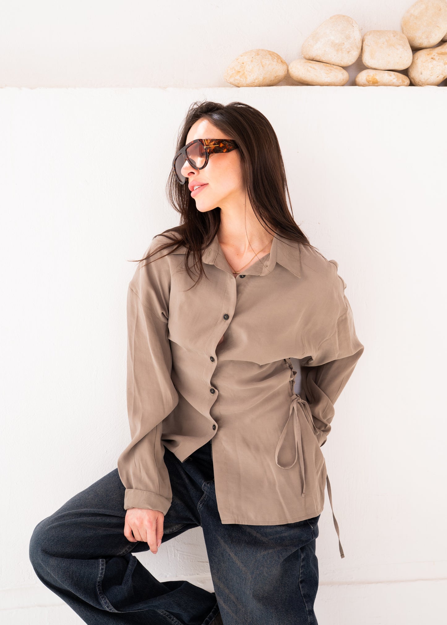 fitted shirt with side belt