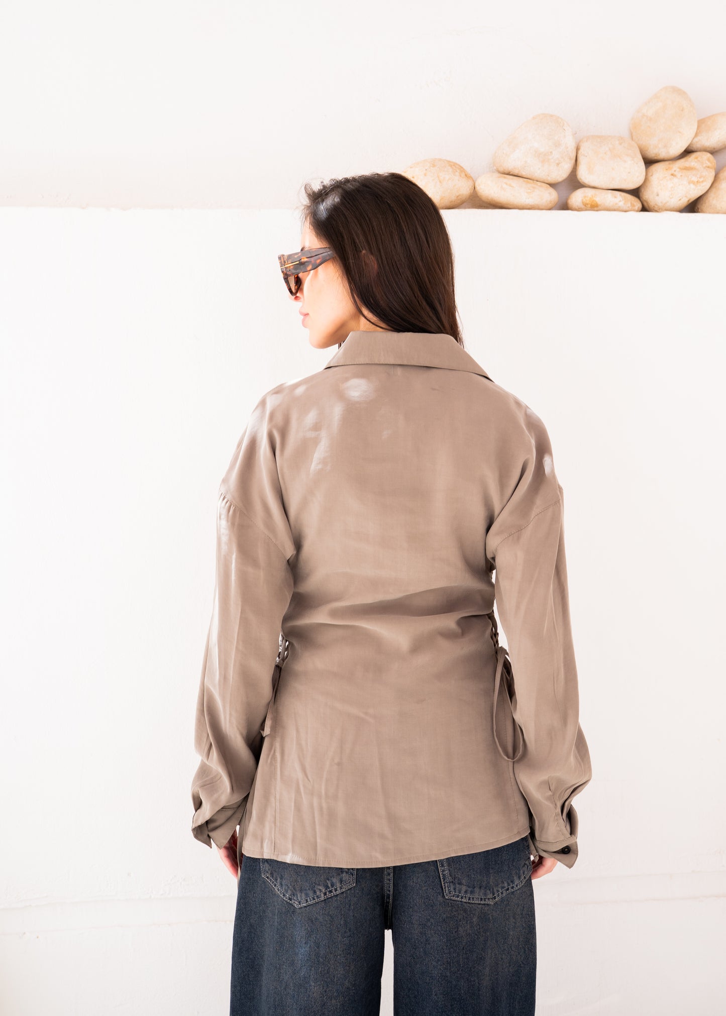 fitted shirt with side belt