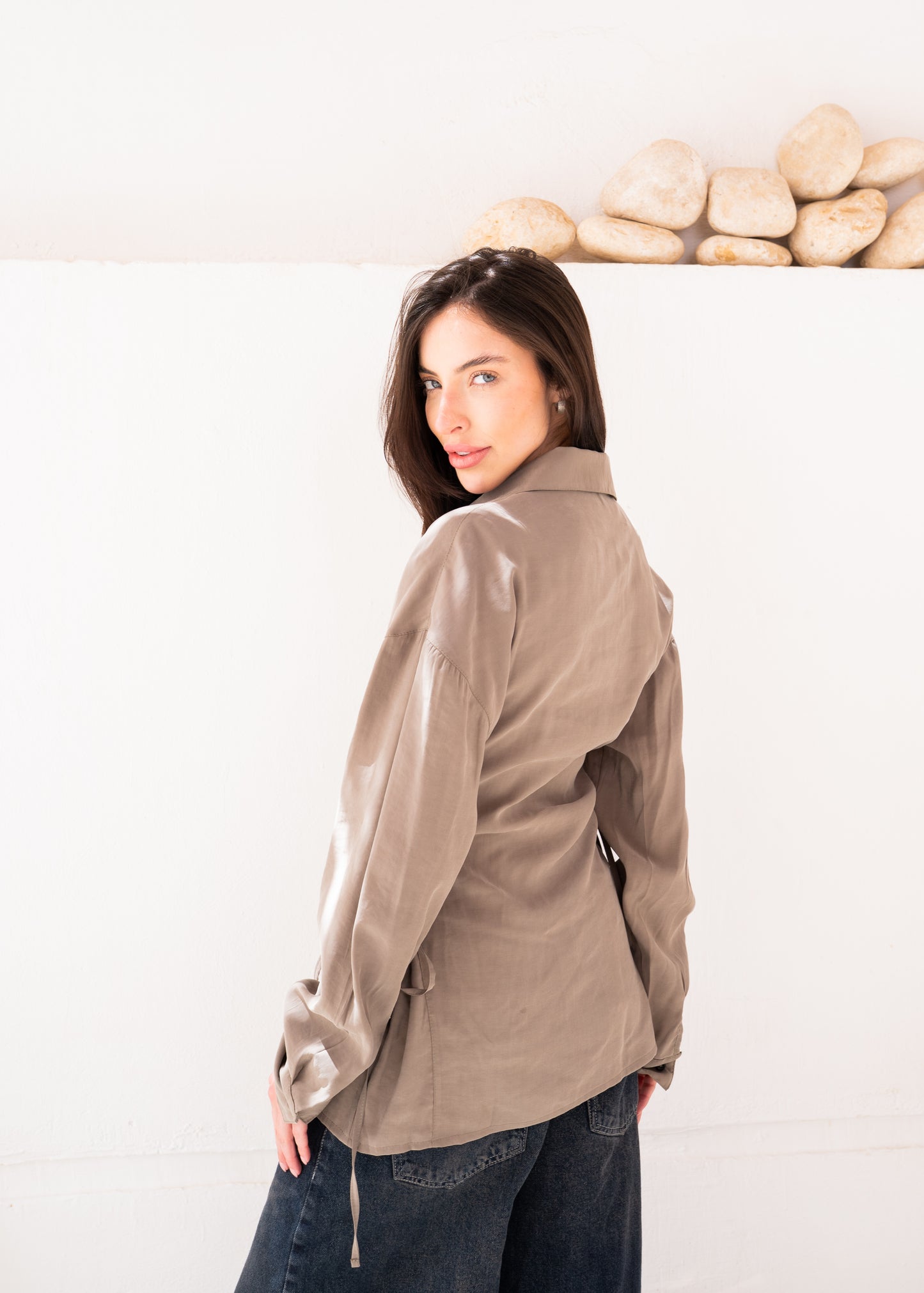 fitted shirt with side belt